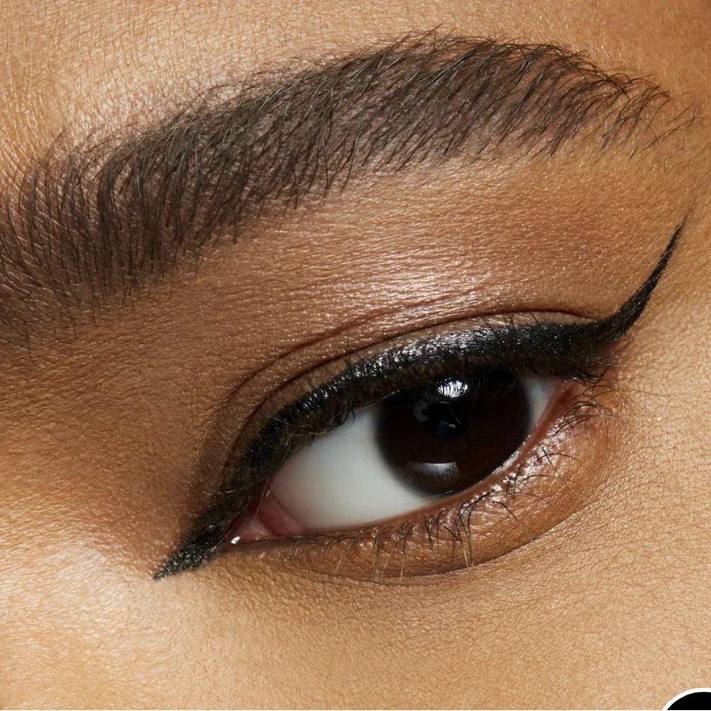 MAC Brushstoke 24 Hour Liner- Brush Black